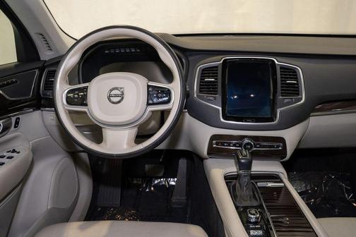 2019 Volvo XC90 T6 Momentum