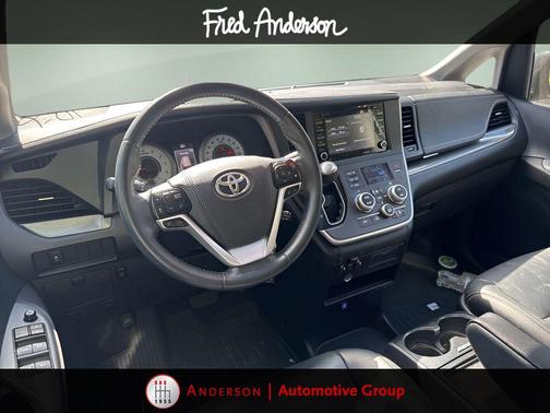 2020 Toyota Sienna SE