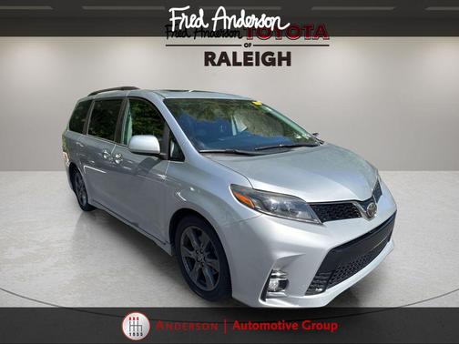 2020 Toyota Sienna SE