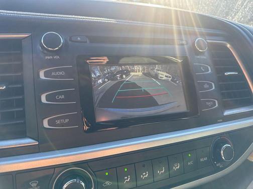 2017 Toyota Highlander LE I4