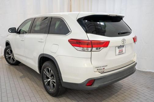 2017 Toyota Highlander LE I4