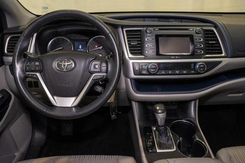 2015 Toyota Highlander LE