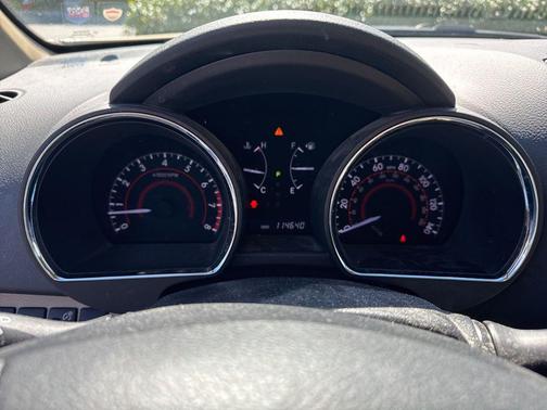 Sandy Beach Metallic 2013 Toyota Highlander SE