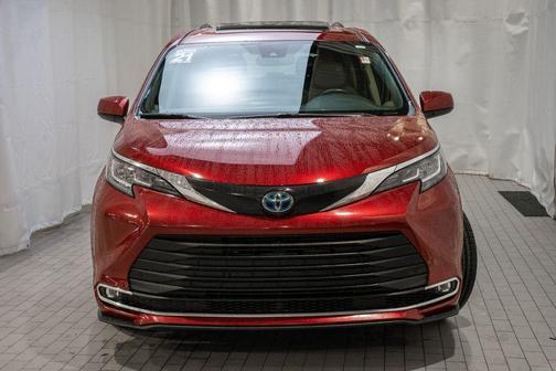 2021 Toyota Sienna XLE 8 Passenger