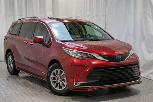 2021 Toyota Sienna XLE 8 Passenger
