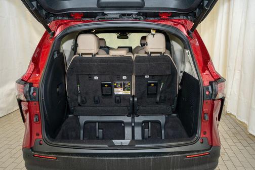 2021 Toyota Sienna XLE 8 Passenger