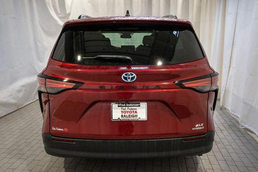 2021 Toyota Sienna XLE 8 Passenger