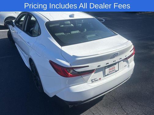 Ice Cap 2026 Toyota Camry SE