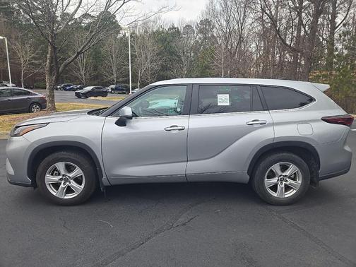 2024 Toyota Highlander LE