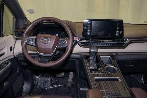 2022 Toyota Sienna Platinum