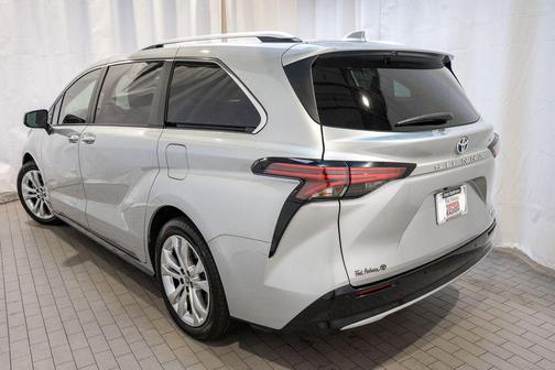 2022 Toyota Sienna Platinum