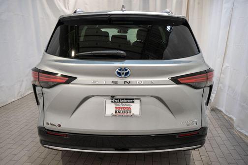 2022 Toyota Sienna Platinum