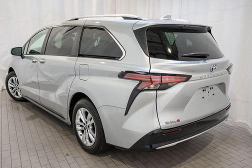 2022 Toyota Sienna Limited