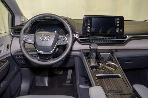 2022 Toyota Sienna Limited