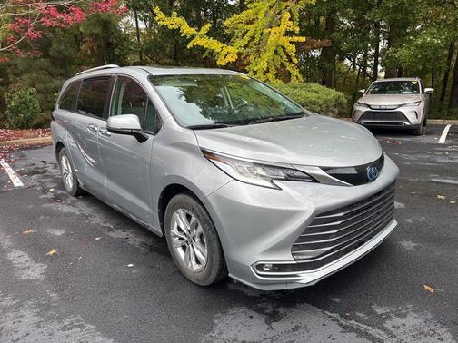 2022 Toyota Sienna Limited