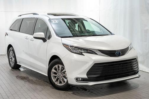 Wind Chill Pearl 2022 Toyota Sienna XLE