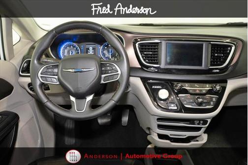 2018 Chrysler Pacifica Touring-L