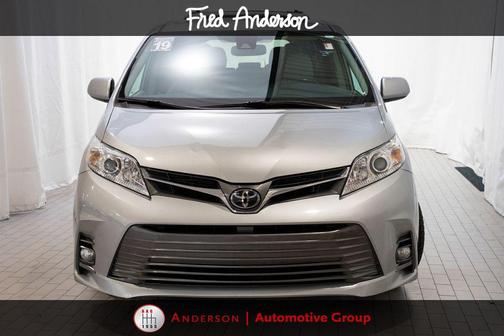 Celestial Silver Metallic 2019 Toyota Sienna XLE