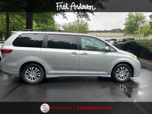 Celestial Silver Metallic 2019 Toyota Sienna XLE