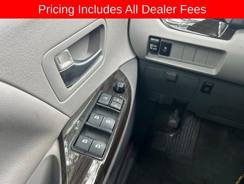 Celestial Silver Metallic 2019 Toyota Sienna XLE