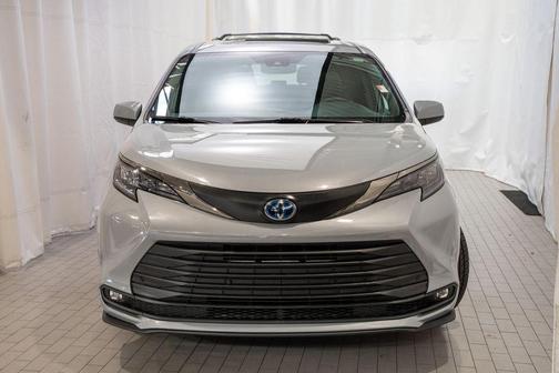 2022 Toyota Sienna Woodland Edition