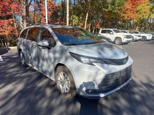 2022 Toyota Sienna Woodland Edition