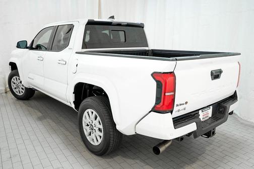Ice Cap 2024 Toyota Tacoma SR5