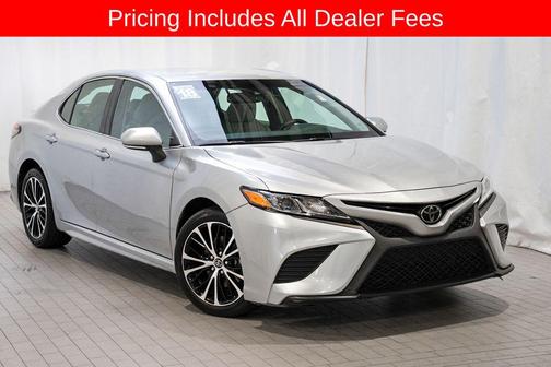 Celestial Silver Metallic 2018 Toyota Camry SE