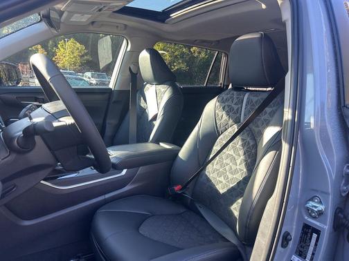 2025 Toyota Highlander Hybrid XLE