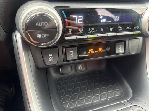 2023 Toyota RAV4 Hybrid SE