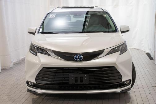 2025 Toyota Sienna XLE