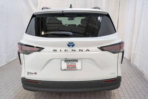 2025 Toyota Sienna XLE