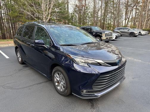 2025 Toyota Sienna XLE