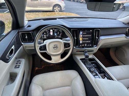 2019 Volvo V60 T5 Momentum