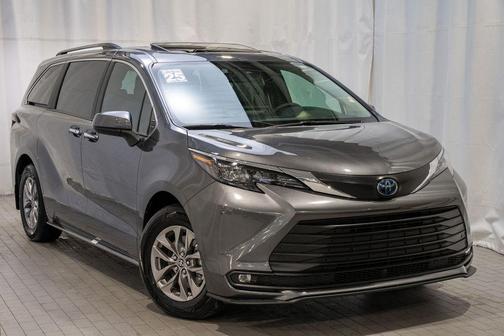 2025 Toyota Sienna XLE