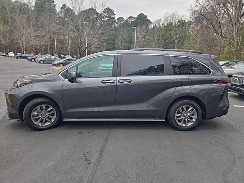 2025 Toyota Sienna XLE