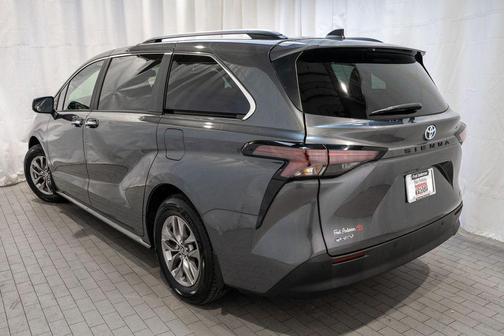 2025 Toyota Sienna XLE