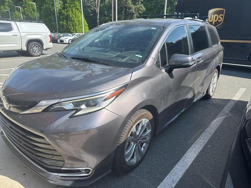 Predawn Gray Mica 2023 Toyota Sienna Platinum 7 Passenger