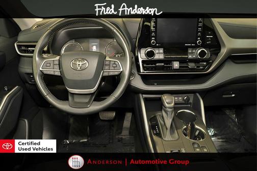 2022 Toyota Highlander LE