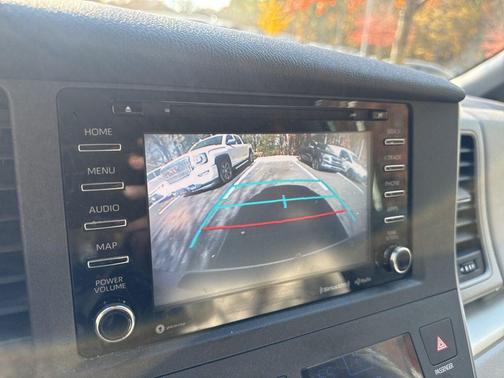 2020 Toyota Sienna LE