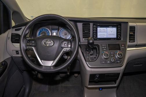 2020 Toyota Sienna LE