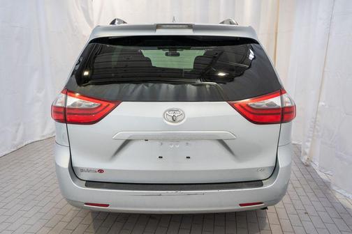 2020 Toyota Sienna LE