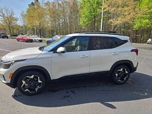 Snow White Pearl 2025 Kia Seltos S