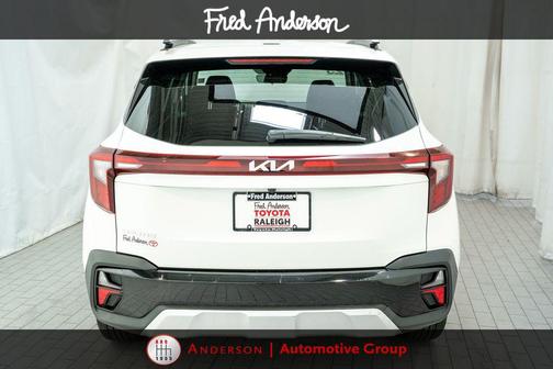 Snow White Pearl 2025 Kia Seltos S