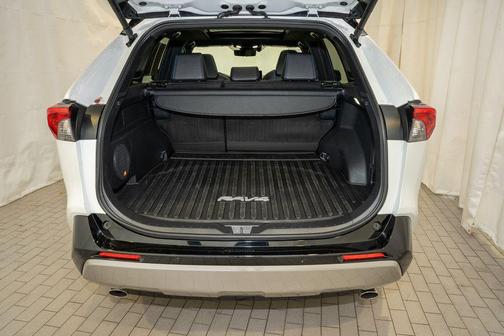 2025 Toyota RAV4 Hybrid SE