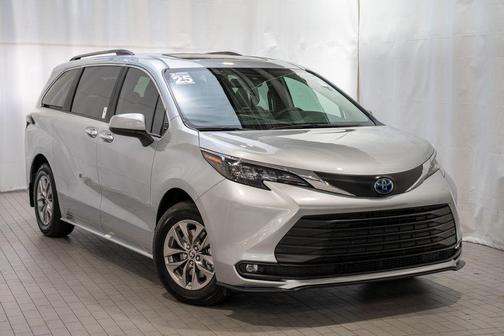 2025 Toyota Sienna XLE