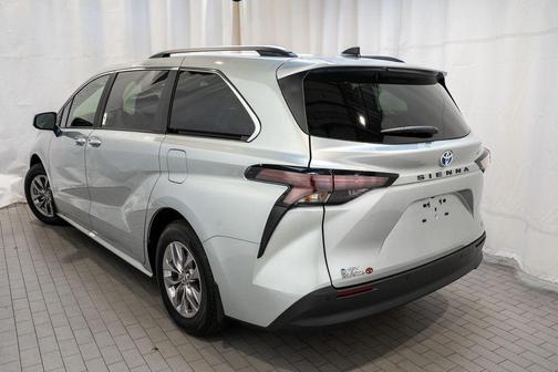 2025 Toyota Sienna XLE