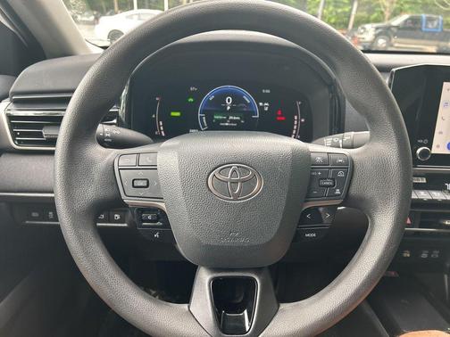 Ice Cap 2025 Toyota Camry LE