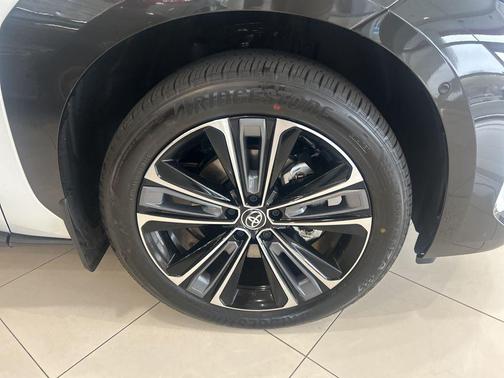 2025 Toyota bZ4X Limited