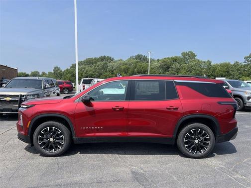 2025 Chevrolet Traverse LT